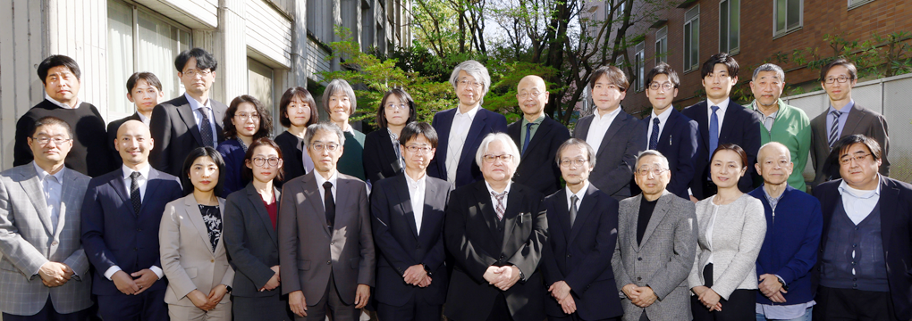 法学部専任教員集合写真